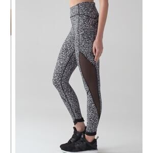 Lululemon Womens Sole Training 7/8 Tight Size 4